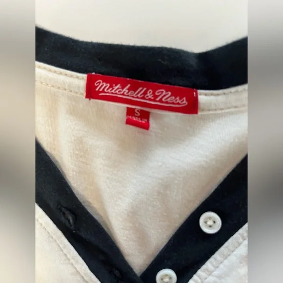 Mitchell & Ness Lakers Black and White Long Sleeve Tee - Picture 4 of 9